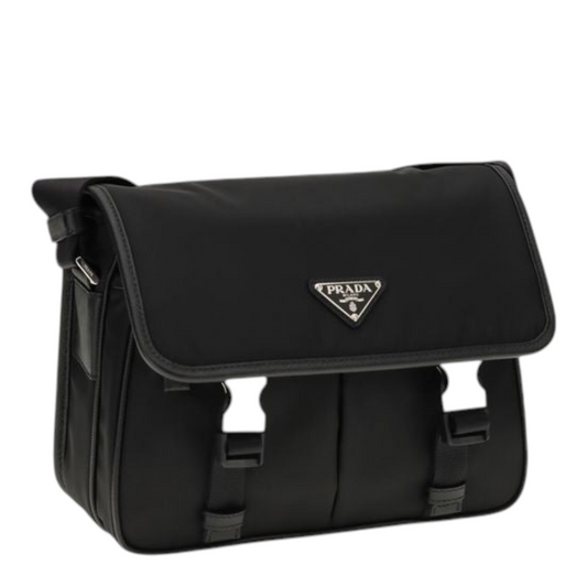 Bolso de hombro XT & Co Prada en nailon negro y piel Saffiano con logo triangular esmaltado y cierre de solapa.