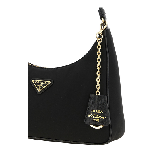 Bolso de hombro XT & Co Prada Re-Edition 2005 negro de Re-Nylon con logo triangular esmaltado y detalles dorados