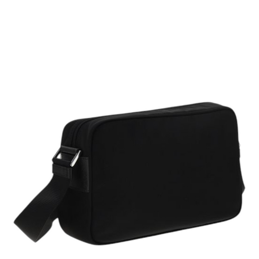 Bolso bandolera Prada Re-Nylon negro de XT & Co con correa ajustable y diseño minimalista