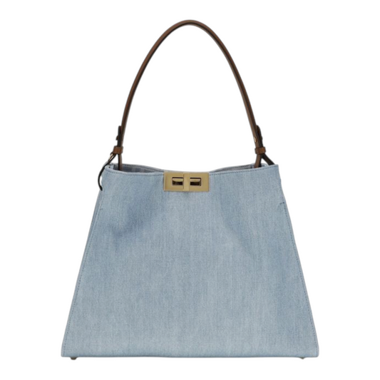 Bolso de mano Fendi Way mediano en denim azul con detalles de cuero, herrajes dorados y asa ajustable de XT & Co
