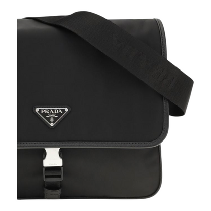 Bolso de hombro XT & Co Prada en Re-Nylon negro con detalles de piel Saffiano y logo triangular esmaltado