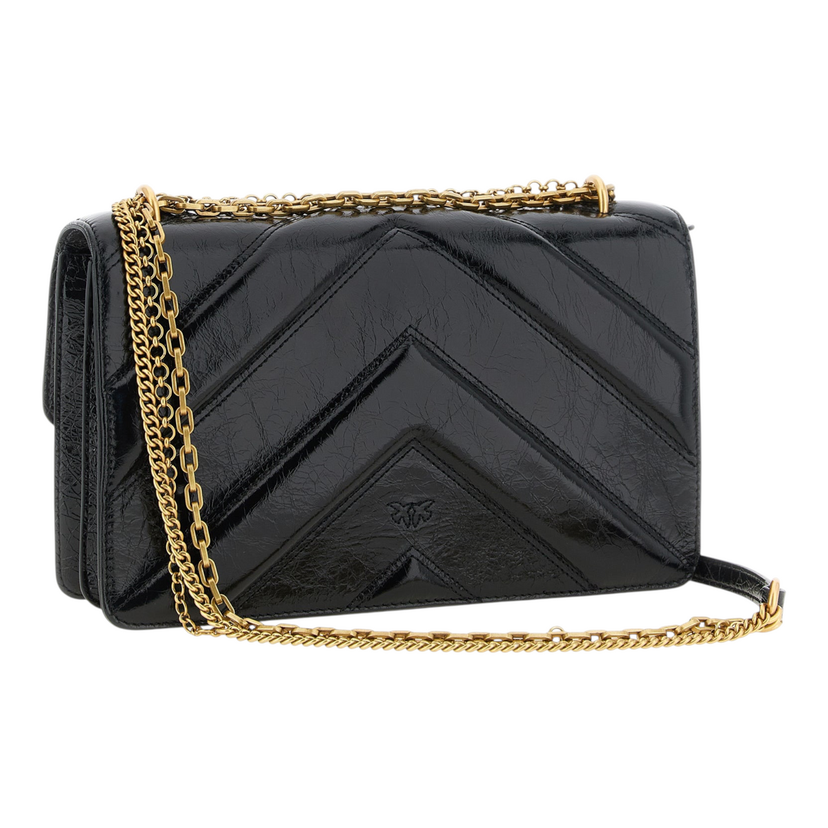 Bolso de hombro Love de XT & Co en piel de becerro negra con acabado arrugado, acolchado chevron y hebilla dorada.