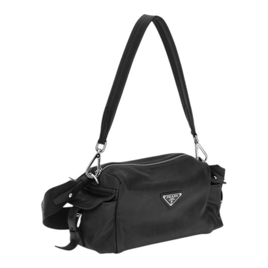 Bolso de hombro Prada Explore de piel nappa negra con correa ajustable y logo triangular de XT & Co