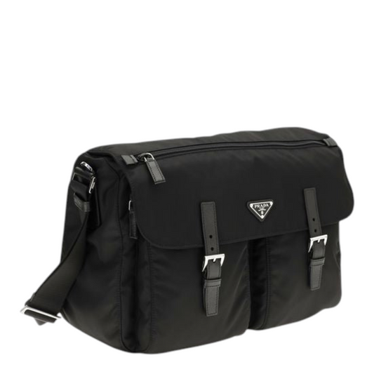 Bolso de hombro XT & Co Prada en nailon negro con solapa, cremalleras y logo triangular esmaltado frontal
