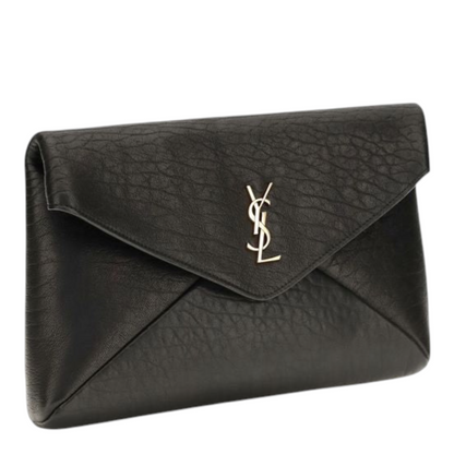 Bolso de mano XT & Co Cassandre tipo sobre en piel de cordero negra con logo metálico en tono bronce