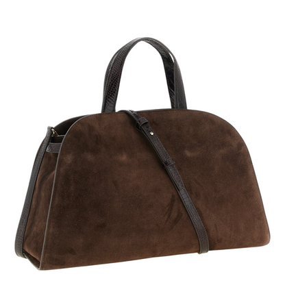 Bolso Romy Trunk de XT & Co en ante marrón con detalles de piel con estampado de cocodrilo y asas dobles.