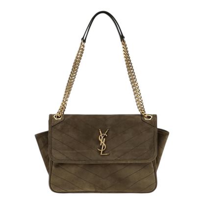 Bolso de hombro Niki Tripouch de XT & Co en ante verde oliva con costuras chevron y emblema Cassandre en bronce