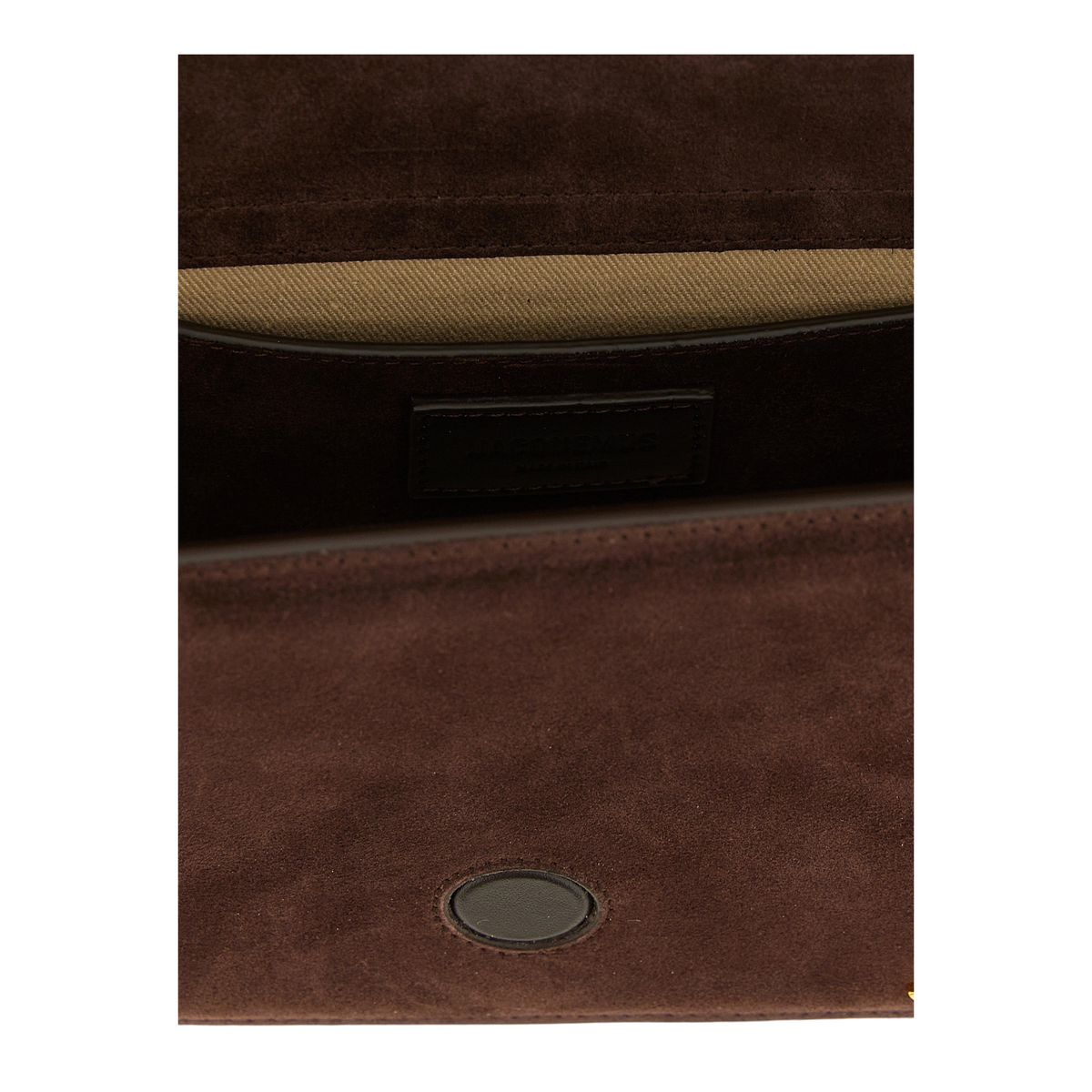 Interior detalle del bolso Le Grand Bambino de XT & Co en ante marrón oscuro con cierre magnético