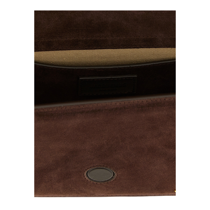 Interior detalle del bolso Le Grand Bambino de XT & Co en ante marrón oscuro con cierre magnético
