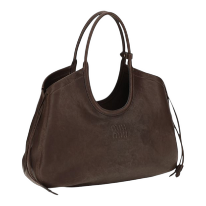 Bolso tote Ivy de XT & Co en piel nappa marrón con efecto envejecido, cordones laterales y herrajes dorados.