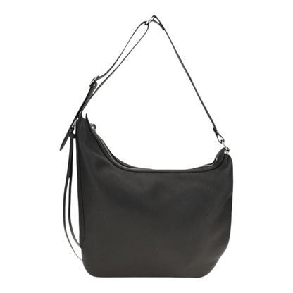 Bolso de hombro grande Oyster de XT & Co en piel granulada negra con forma de media luna y cremalleras largas.