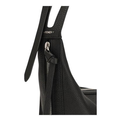 Bolso de hombro grande Fendi Oyster de XT & Co en piel granulada negra con cremallera y herrajes de paladio
