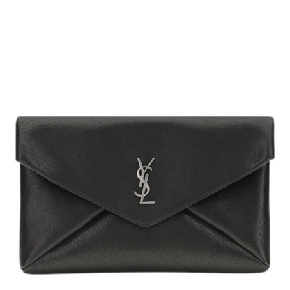 Bolso de mano XT & Co Cassandre grande tipo sobre en piel de becerro negra con logotipo plateado en la solapa frontal.