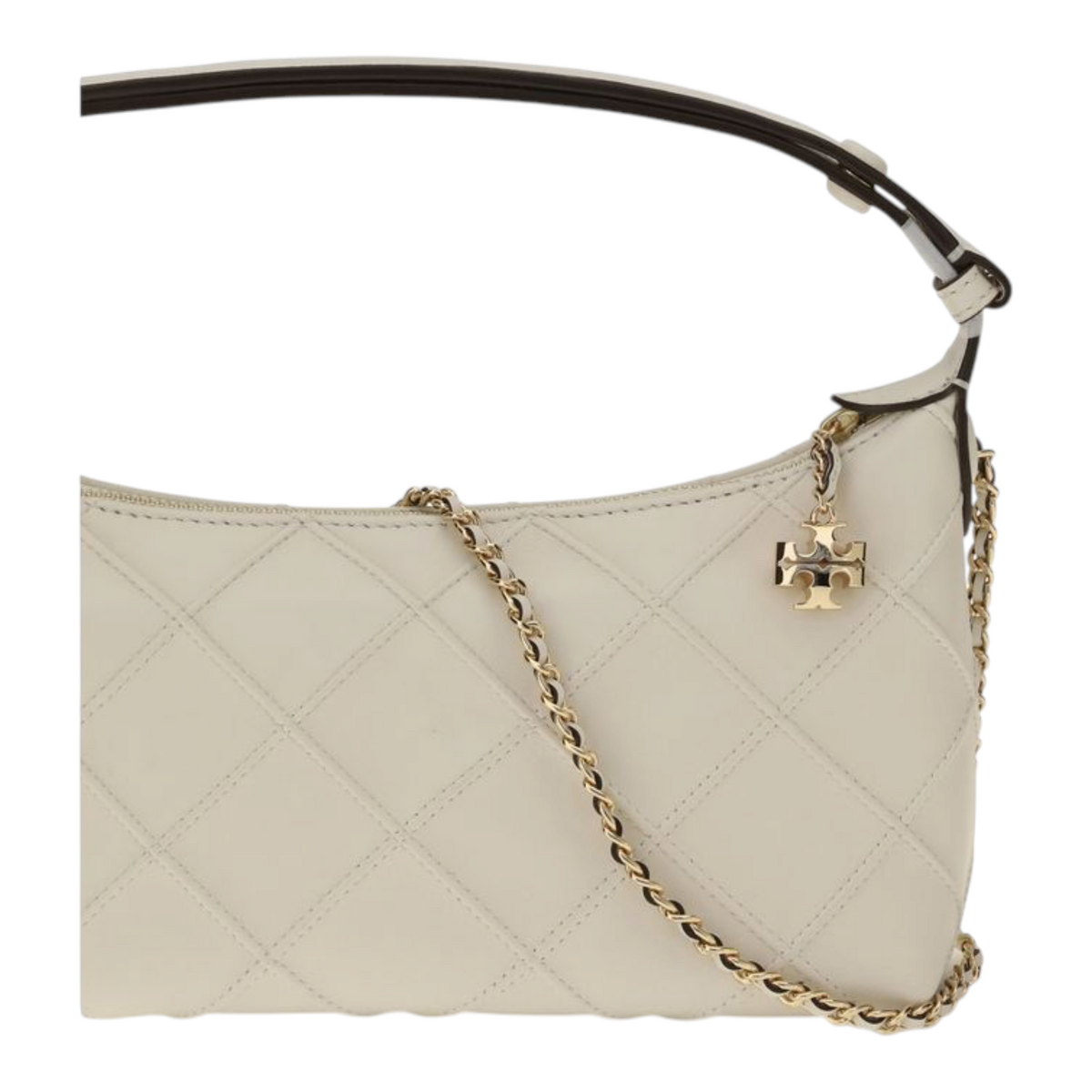 Bolso clutch Fleming de XT & Co en piel nappa beige con acolchado de rombos, cadena dorada y cierre con logo.