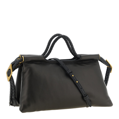 Bolso Pipa M de XT & Co en piel de cordero negra con asas trenzadas y detalles de latón hexagonal.