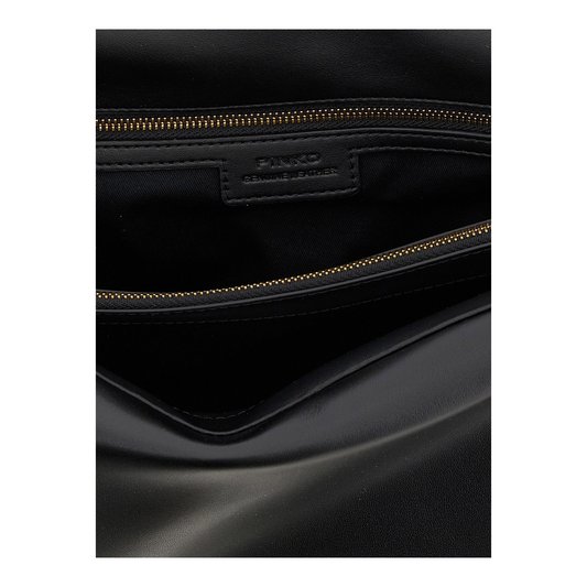 Interior del bolso bandolera Click Soft Classic de XT & Co en piel de cordero negra con bolsillo con cremallera