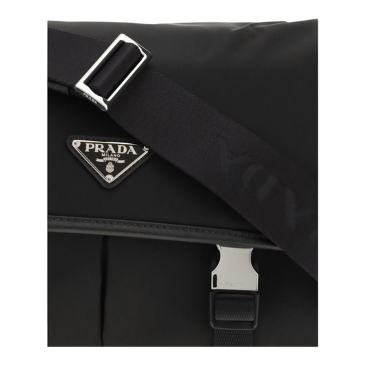 Bolso de hombro XT & Co Prada en nailon negro y piel Saffiano con logotipo triangular esmaltado y correa ajustable.