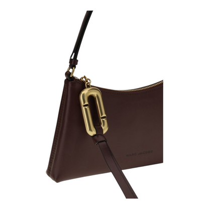 Bolso mini The Pouch de XT & Co en piel marrón suave con cremallera superior y tirador metálico dorado Pop J Marc