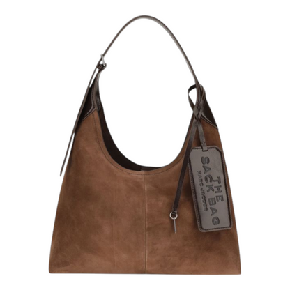 Bolso de hombro XT & Co The Belted Sack de ante marrón con correa ajustable y etiqueta de equipaje grande