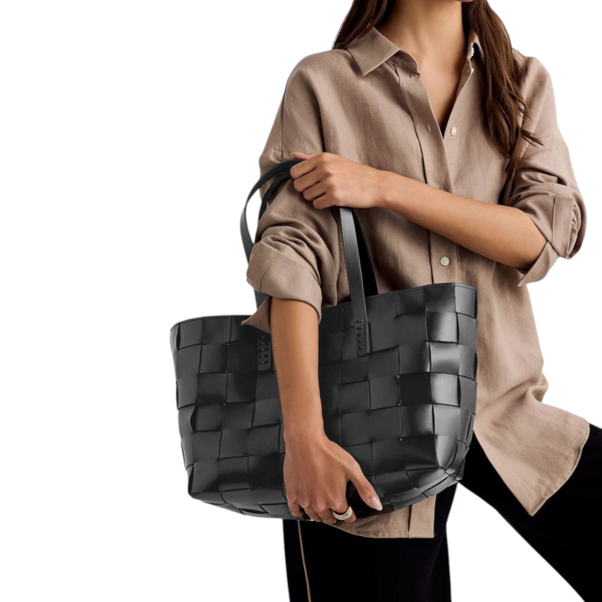 Bolso tote Japan de XT & Co en piel de becerro negra con diseño trenzado artesanal y asas resistentes