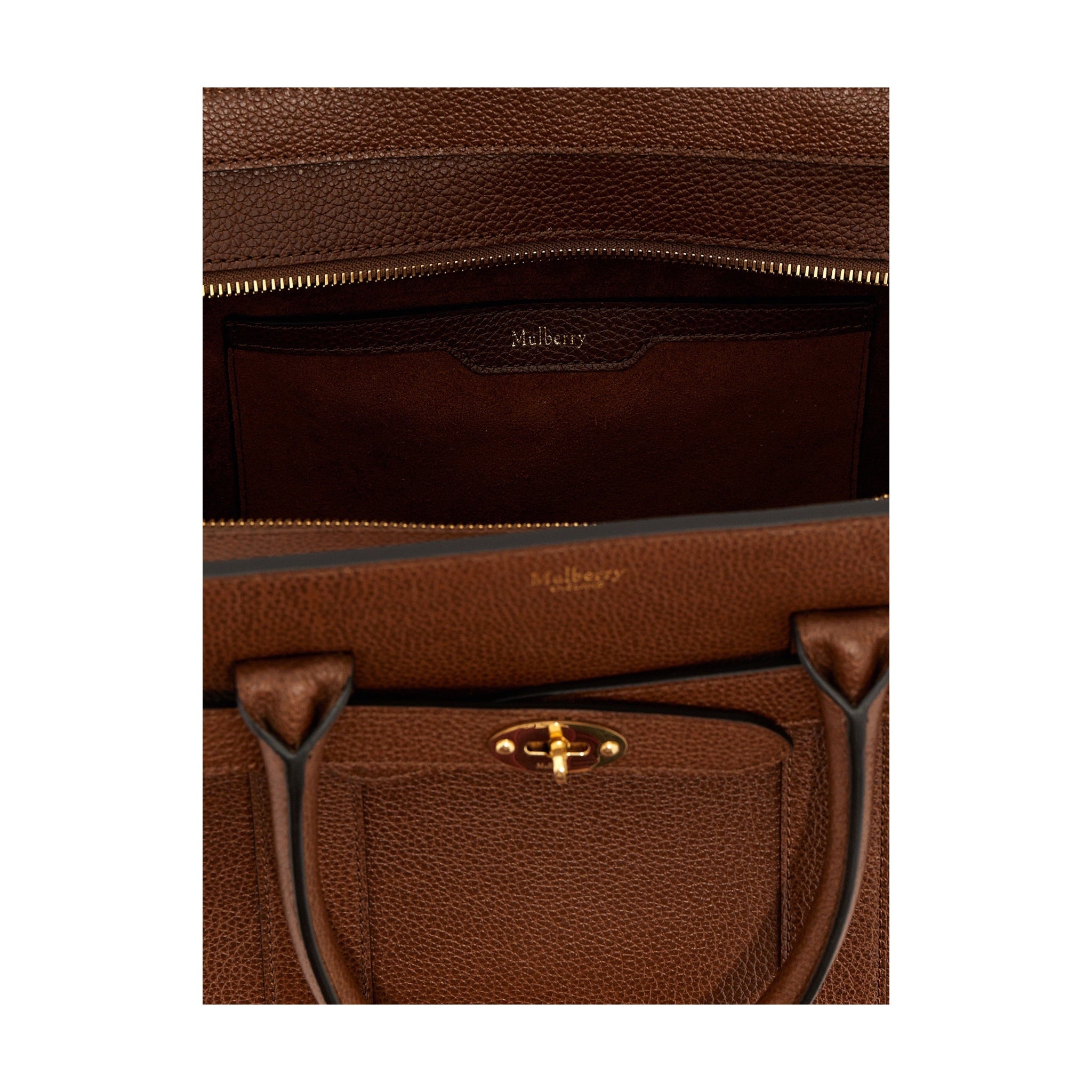 Detalle interior del bolso Mulberry Zipped Bayswater de piel bovina marrón con cierre de cremallera en XT & Co